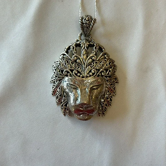 Solid Sterling Balinese Lions Head pendant - Picture 2 of 4